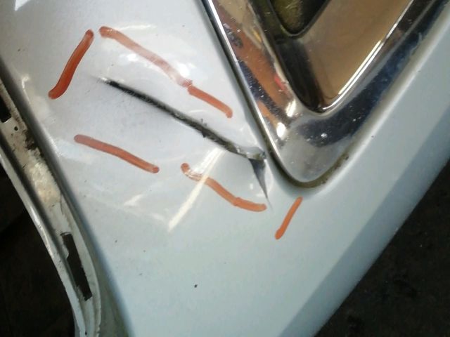 bontott SAAB 9-5 Első Lökhárító (Részeivel)