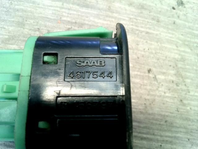 bontott SAAB 9-5 Tankajtó Nyitó Kar / Gomb