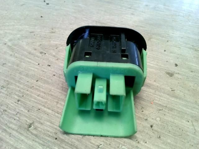 bontott SAAB 9-5 Tankajtó Nyitó Kar / Gomb