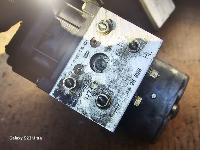 bontott SAAB 900 ABS Kocka