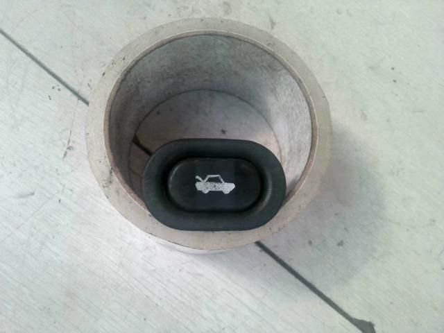 bontott SAAB 900 Csomagtérajtó Kapcsoló