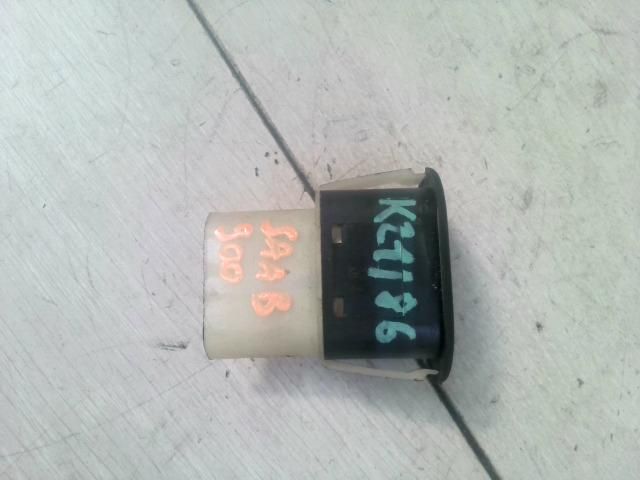 bontott SAAB 900 Csomagtérajtó Kapcsoló