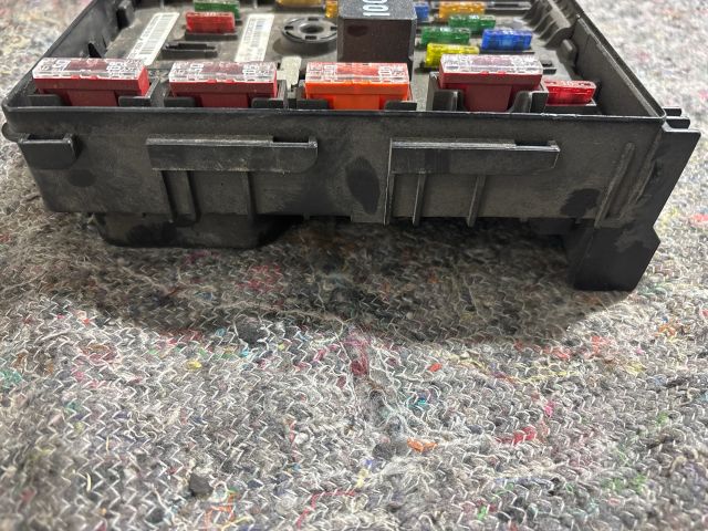 bontott SEAT ALHAMBRA Biztosítéktábla Motortér