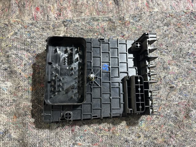 bontott SEAT ALHAMBRA Biztosítéktábla Motortér