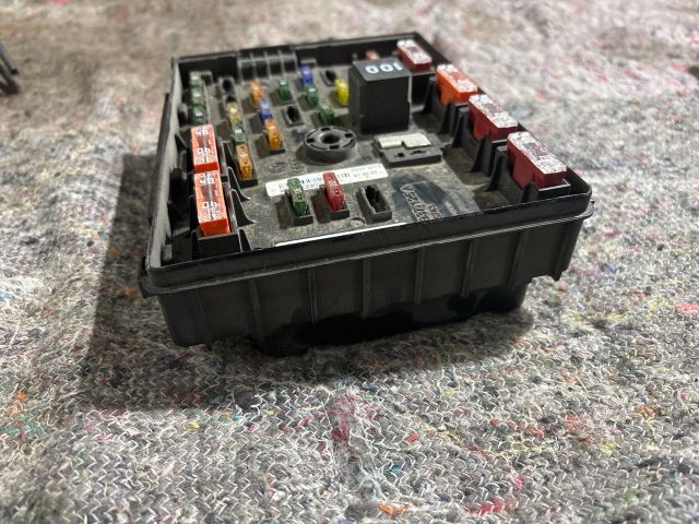 bontott SEAT ALHAMBRA Biztosítéktábla Motortér