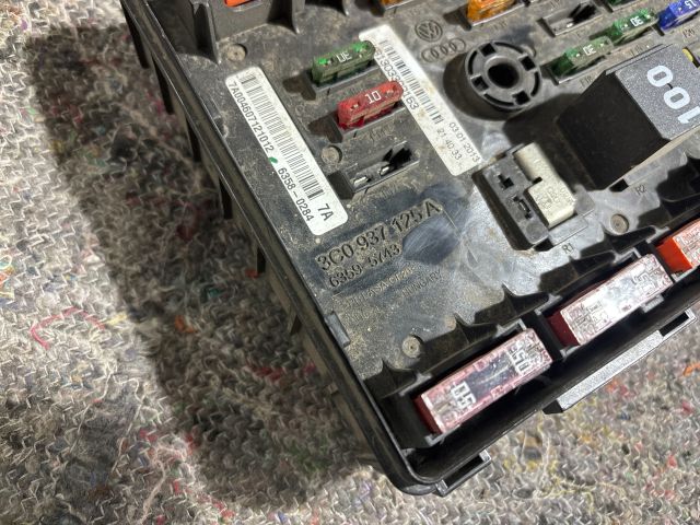 bontott SEAT ALHAMBRA Biztosítéktábla Motortér