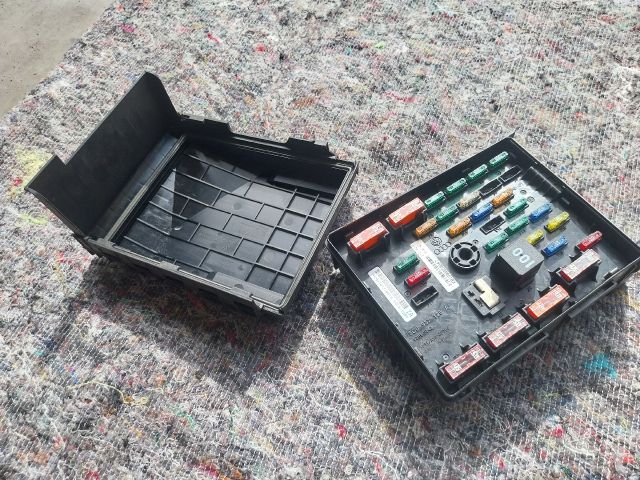 bontott SEAT ALHAMBRA Biztosítéktábla Motortér