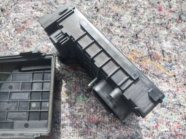 bontott SEAT ALHAMBRA Biztosítéktábla Motortér