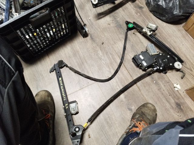 bontott SEAT ALHAMBRA Bal hátsó Ablakemelő Szerkezet (Elektromos)