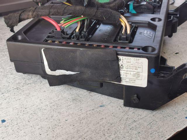 bontott SEAT ALHAMBRA Biztosítéktábla Utastér