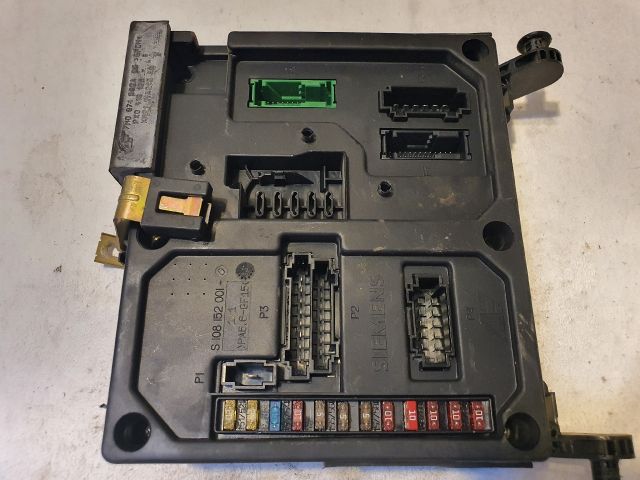 bontott SEAT ALHAMBRA Biztosítéktábla Utastér