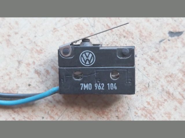 bontott SEAT ALHAMBRA Csomagtér Nyitó Kar / Gomb