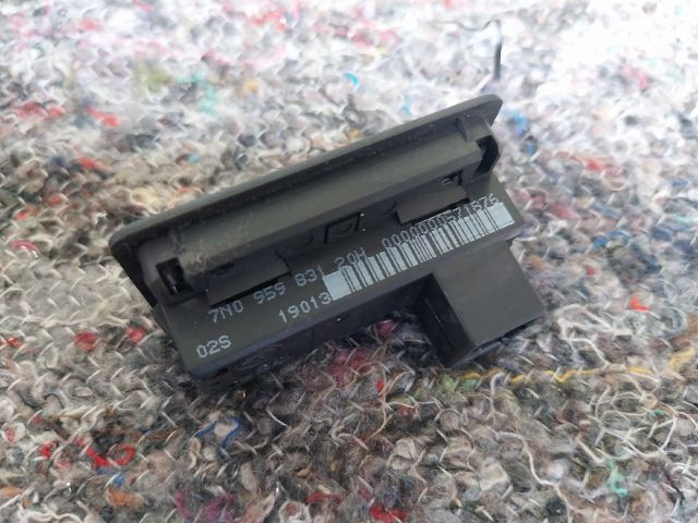 bontott SEAT ALHAMBRA Csomagtér Nyitó Kar / Gomb