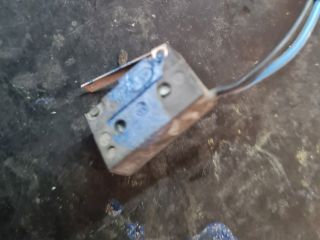 bontott SEAT ALHAMBRA Csomagtér Nyitó Kar / Gomb