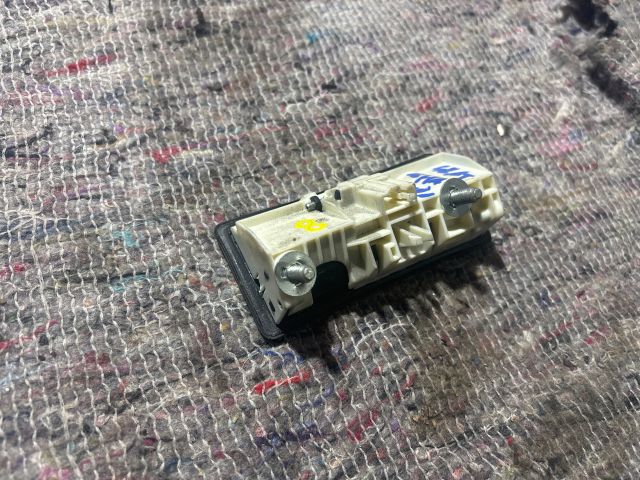 bontott SEAT ALHAMBRA Csomagtér Nyitó Kar / Gomb