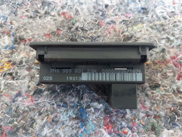 bontott SEAT ALHAMBRA Csomagtér Nyitó Kar / Gomb