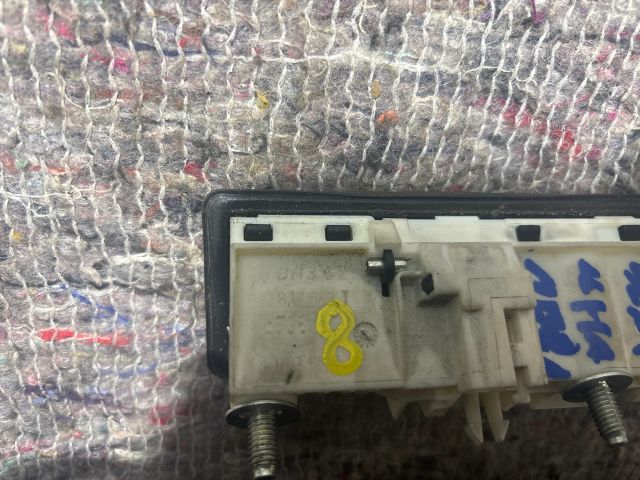 bontott SEAT ALHAMBRA Csomagtér Nyitó Kar / Gomb