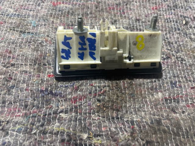 bontott SEAT ALHAMBRA Csomagtér Nyitó Kar / Gomb