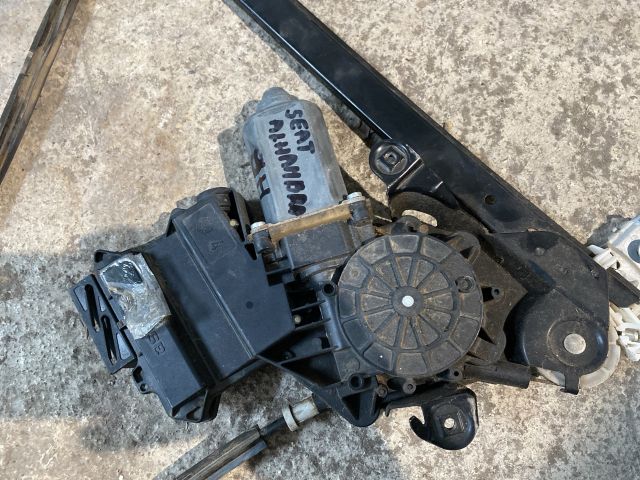 bontott SEAT ALHAMBRA Jobb hátsó Ablakemelő Szerkezet (Elektromos)