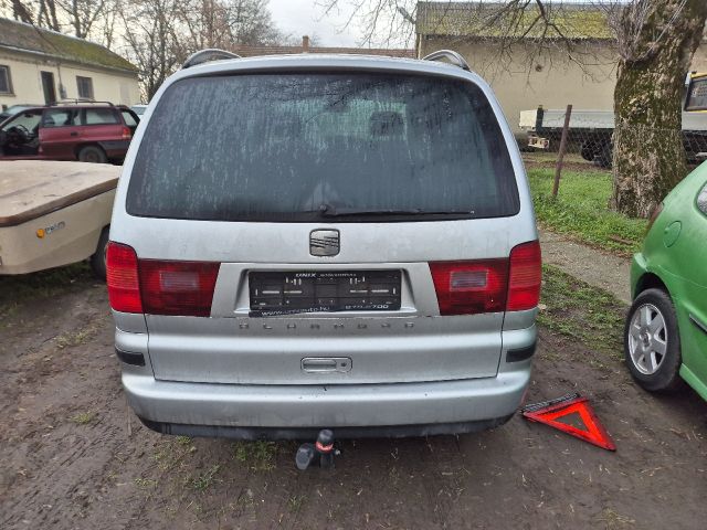 bontott SEAT ALHAMBRA Jobb hátsó Ajtó (Részeivel)