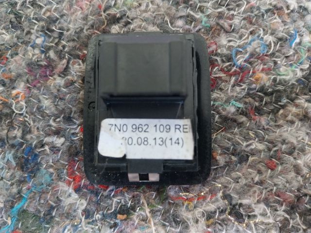 bontott SEAT ALHAMBRA Jobb Tolóajtó Nyitó Gomb