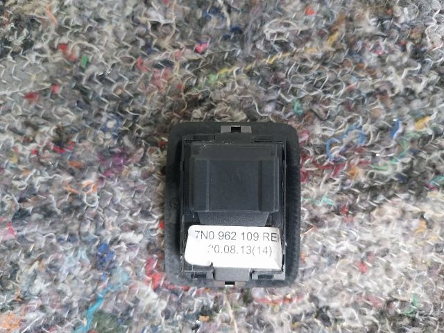 bontott SEAT ALHAMBRA Jobb Tolóajtó Nyitó Gomb