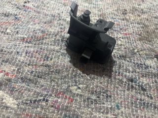 bontott SEAT ALHAMBRA Tankajtó Nyitó Kar / Gomb