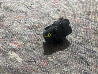 bontott SEAT ALHAMBRA Tankajtó Nyitó Kar / Gomb