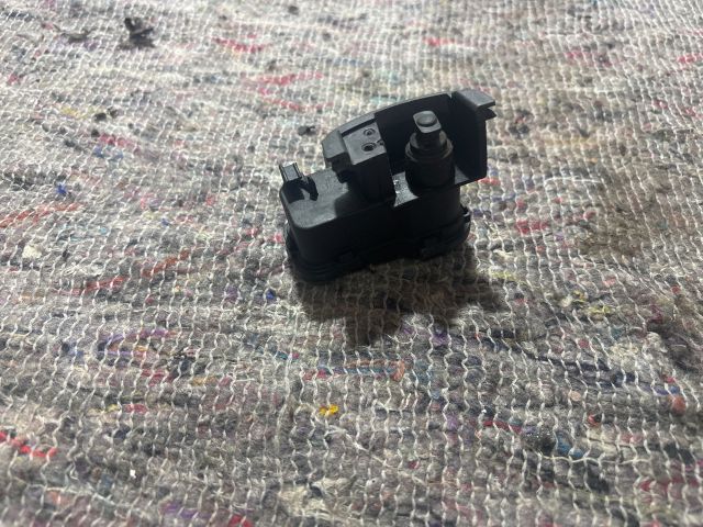 bontott SEAT ALHAMBRA Tankajtó Nyitó Kar / Gomb