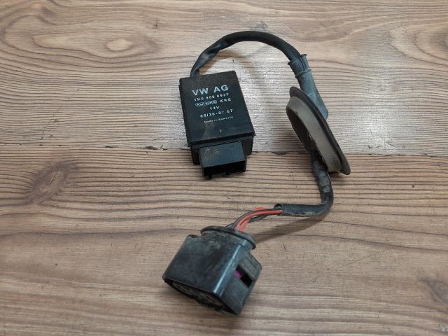 bontott SEAT ALTEA Üzemanyag Szivattyú Relé