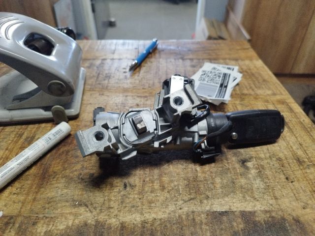 bontott SEAT ALTEA Gyújtáskapcsoló Házzal