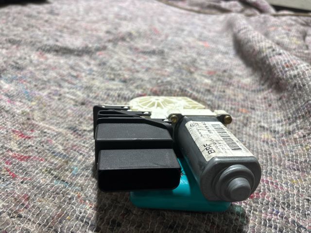 bontott SEAT ALTEA Bal első Ablakemelő Motor