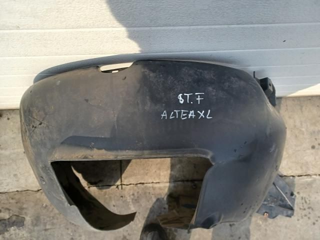 bontott SEAT ALTEA Bal első Dobbetét (Kerékjárati, Műanyag)