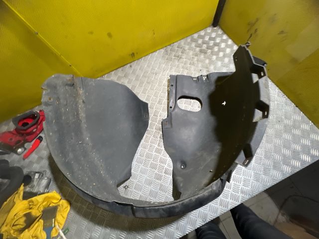 bontott SEAT ALTEA Bal első Első Dobbetét (Kerékjárati, Műanyag)