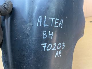 bontott SEAT ALTEA Bal hátsó Dobbetét (Kerékjárati, Műanyag)