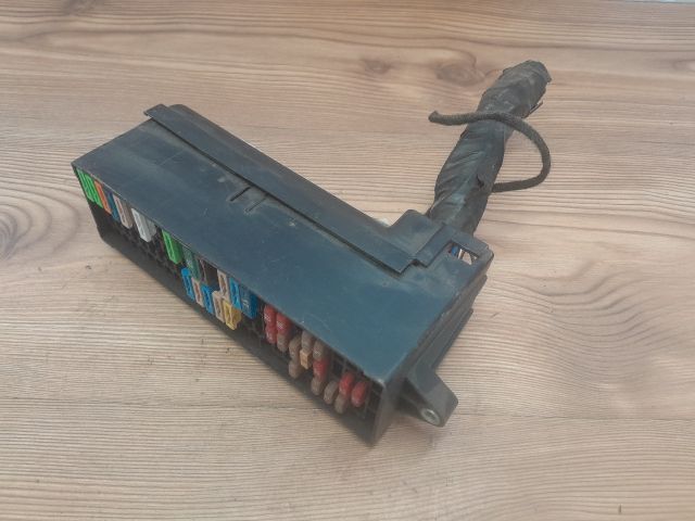 bontott SEAT ALTEA Biztosítéktábla Utastér