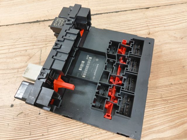 bontott SEAT ALTEA Biztosítéktábla Utastér