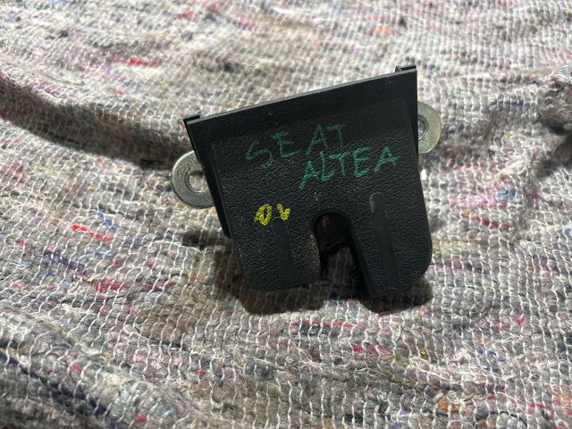 bontott SEAT ALTEA Csomagtérajtó Zárbetét