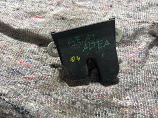 bontott SEAT ALTEA Csomagtérajtó Zárbetét