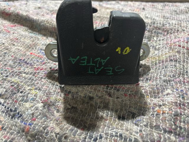 bontott SEAT ALTEA Csomagtérajtó Zárbetét