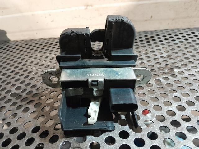 bontott SEAT ALTEA Csomagtérajtó Zárszerkezet