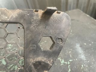 bontott SEAT ALTEA Első Lökhárító Alsó Középső Díszrács