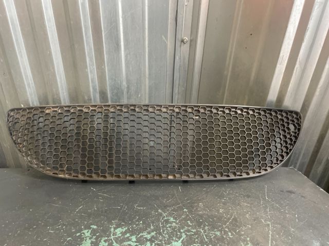 bontott SEAT ALTEA Első Lökhárító Alsó Középső Díszrács