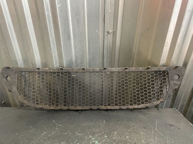 bontott SEAT ALTEA Első Lökhárító Alsó Középső Díszrács