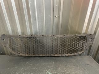 bontott SEAT ALTEA Első Lökhárító Alsó Középső Díszrács