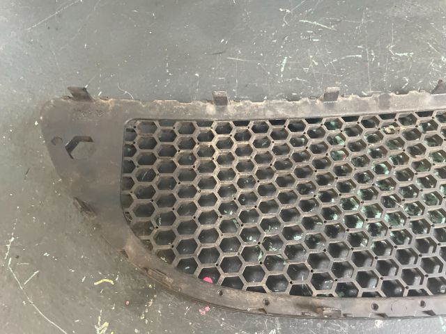 bontott SEAT ALTEA Első Lökhárító Alsó Középső Díszrács