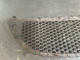 bontott SEAT ALTEA Első Lökhárító Alsó Középső Díszrács