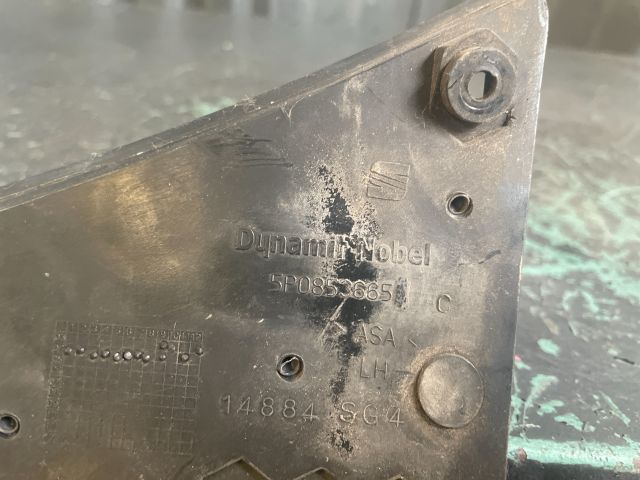 bontott SEAT ALTEA Első Lökhárító Bal Díszrács