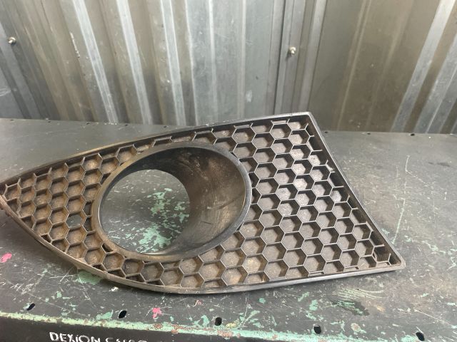 bontott SEAT ALTEA Első Lökhárító Jobb Díszrács