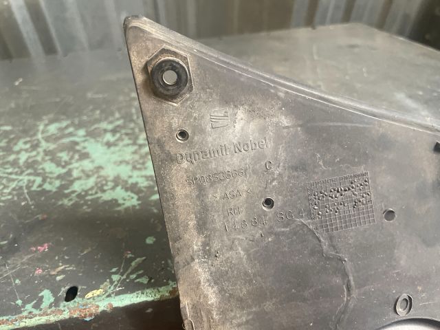 bontott SEAT ALTEA Első Lökhárító Jobb Díszrács